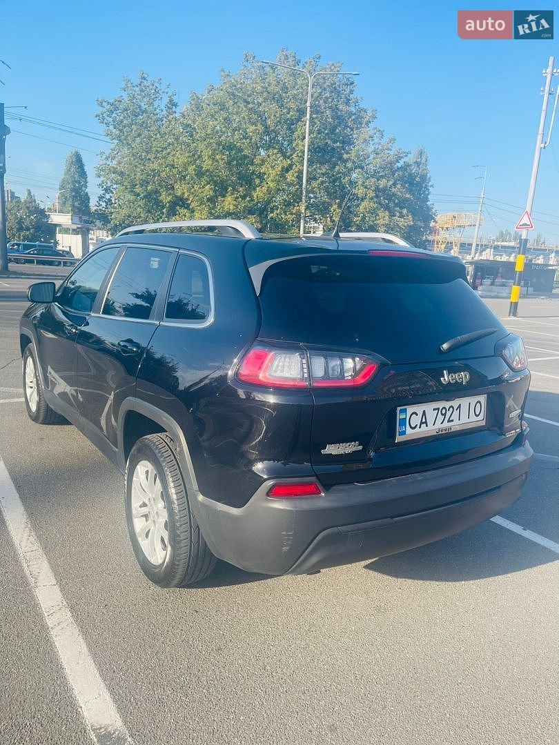 Jeep Cherokee 2019 VIN 1C4PJLCB2KD470262 фото оголошення 6 з 9