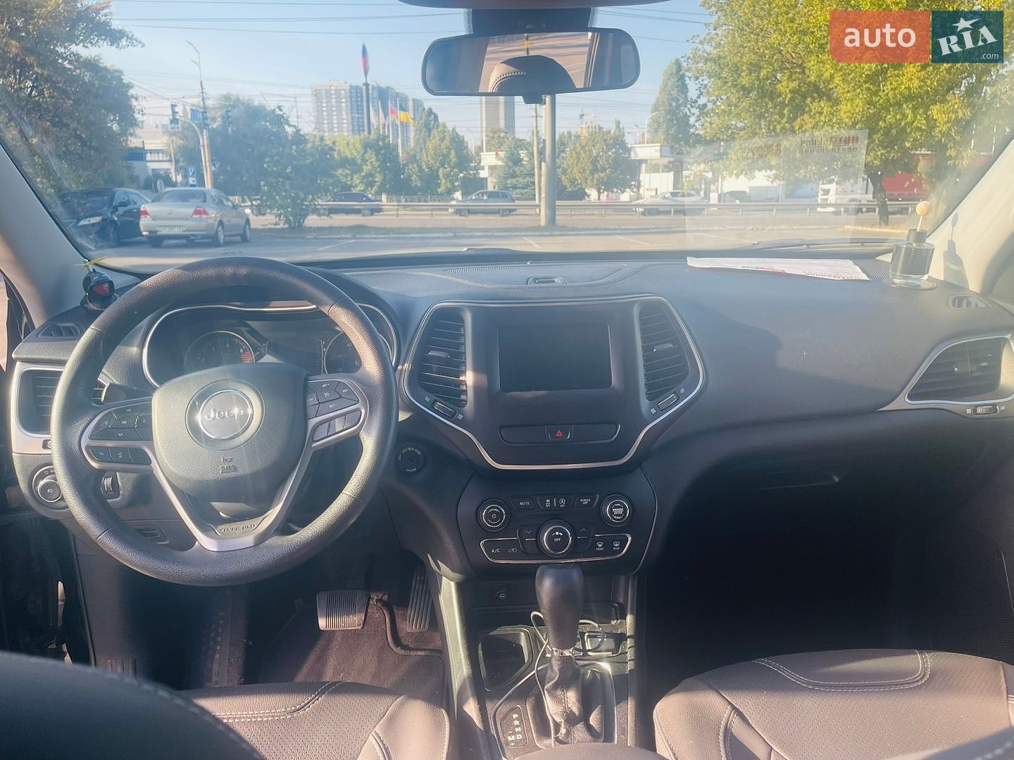 Jeep Cherokee 2019 VIN 1C4PJLCB2KD470262 фото оголошення 9 з 9