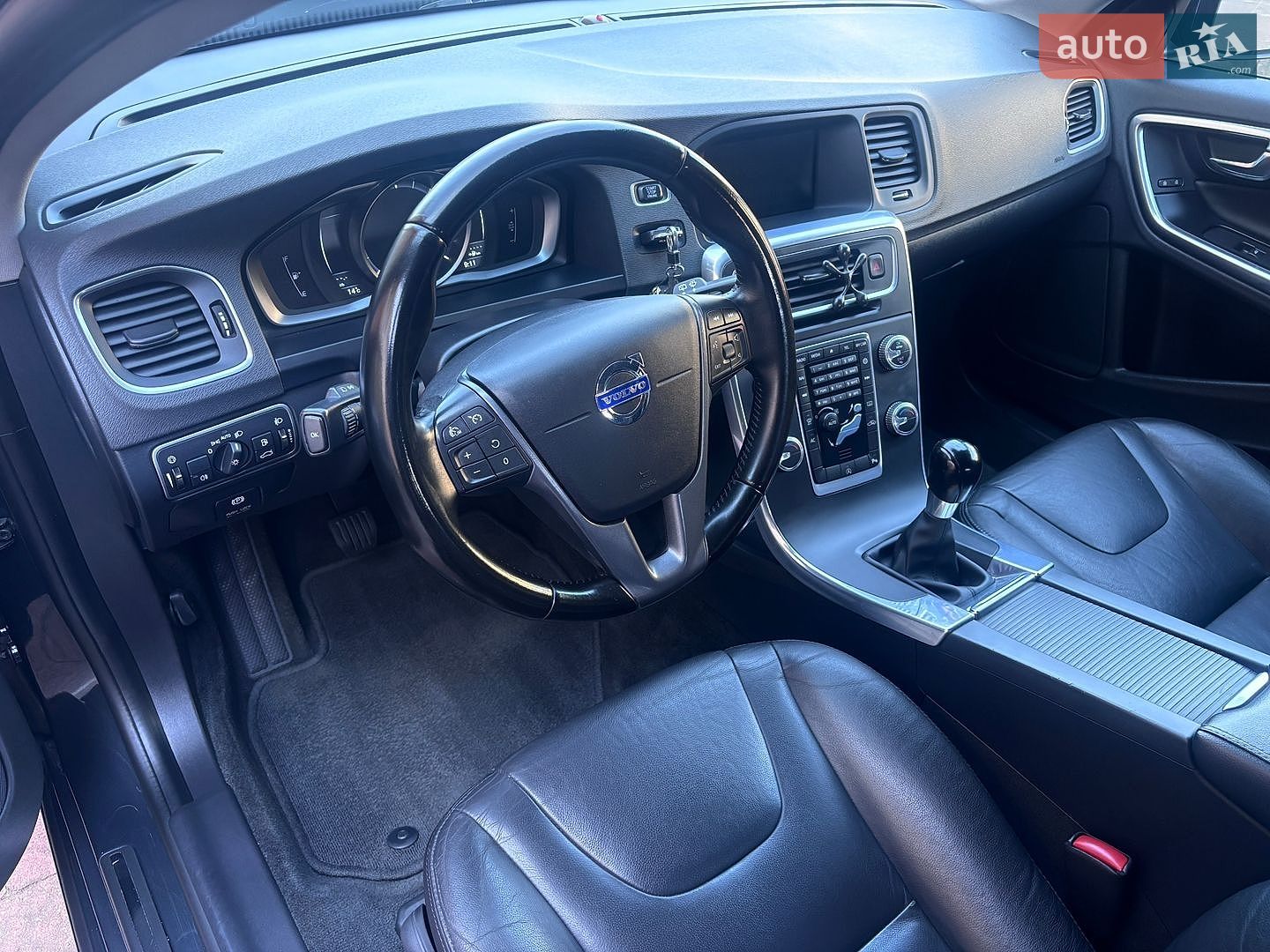Volvo V60 2015 VIN YV1FW8481F1227219 фото оголошення 4 з 202