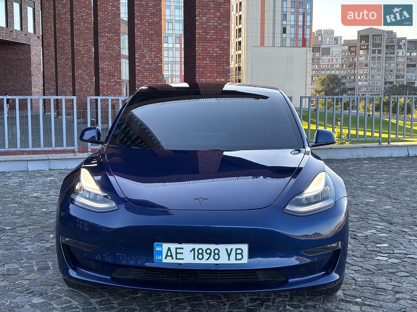 TESLA MODEL 3 2019 VIN 5YJ3E7EB0LF561385 фото оголошення 3 з 52