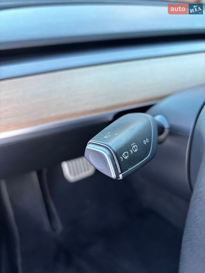 TESLA MODEL 3 2019 VIN 5YJ3E7EB0LF561385 фото оголошення 36 з 52