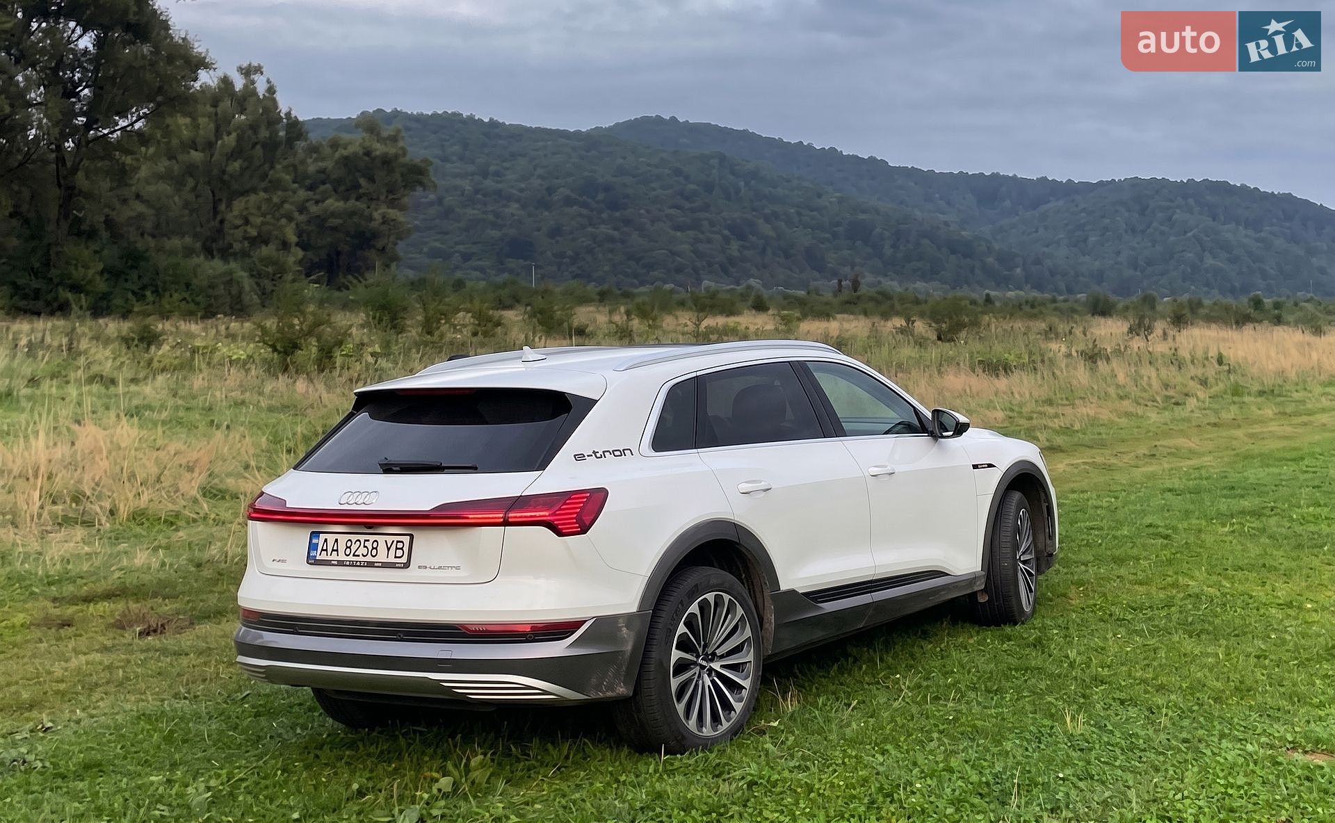 Audi e-tron 2019 VIN WAUZZZGE4KB001773 фото оголошення 3 з 11