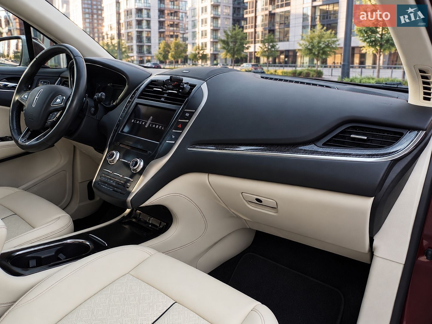 Lincoln MKC 2018 VIN 5LMTJ4DH4KUL03854 фото оголошення 8 з 17
