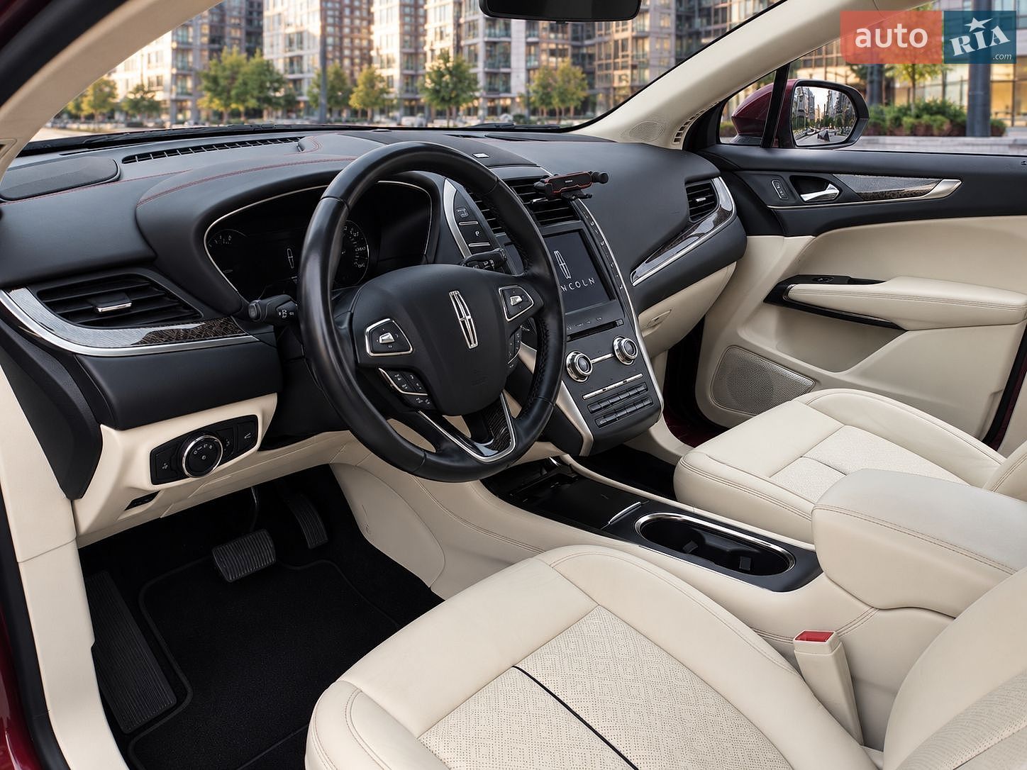 Lincoln MKC 2018 VIN 5LMTJ4DH4KUL03854 фото оголошення 7 з 17