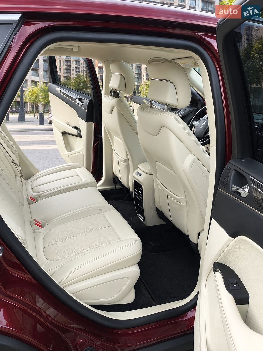 Lincoln MKC 2018 VIN 5LMTJ4DH4KUL03854 фото оголошення 15 з 17