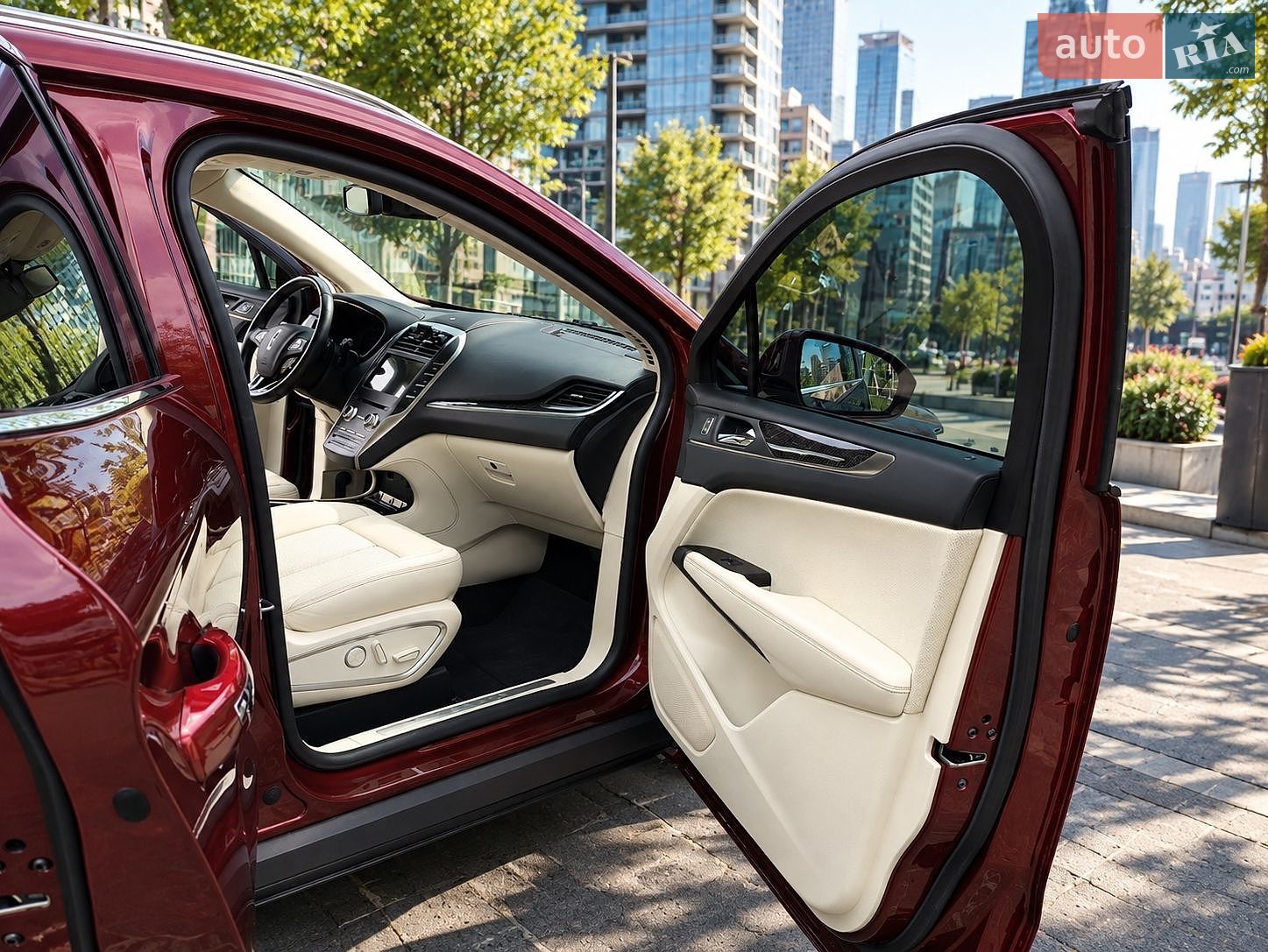 Lincoln MKC 2018 VIN 5LMTJ4DH4KUL03854 фото оголошення 12 з 17