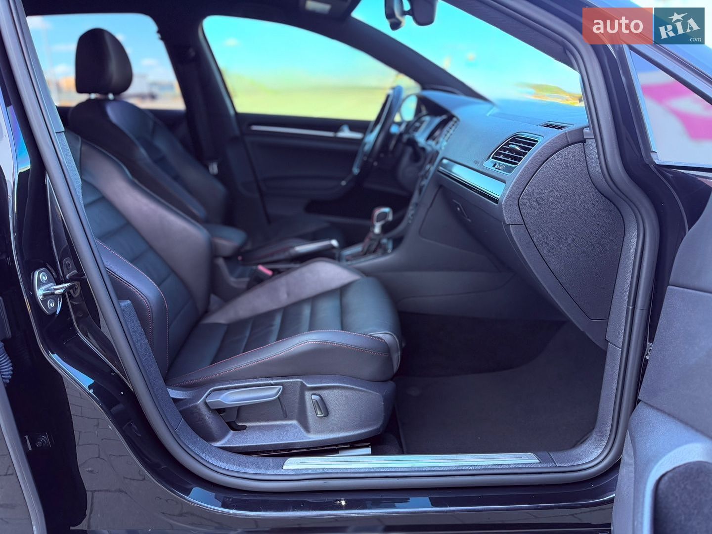 Volkswagen Golf GTI 2015 VIN 3VW4T7AU4FM004428 фото оголошення 40 з 46