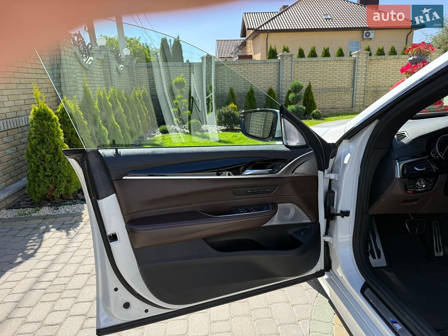 BMW 6 Series GT 2018 VIN WBAJW810X0BK59886 фото оголошення 7 з 147