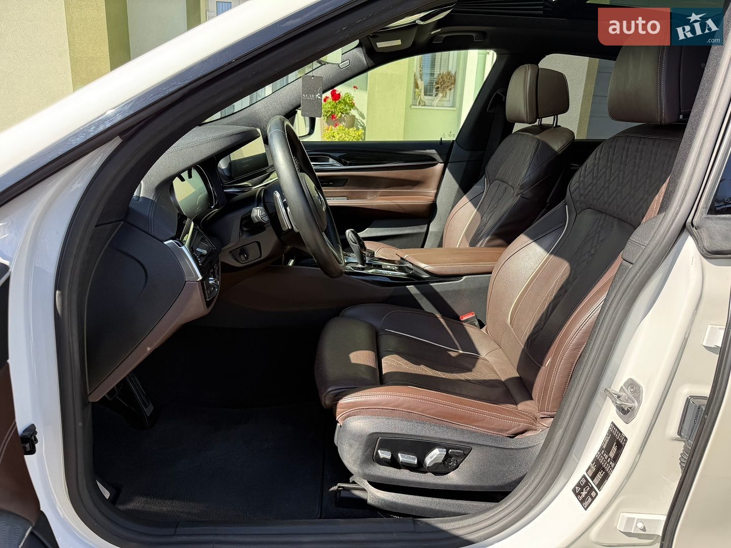 BMW 6 Series GT 2018 VIN WBAJW810X0BK59886 фото оголошення 11 з 147