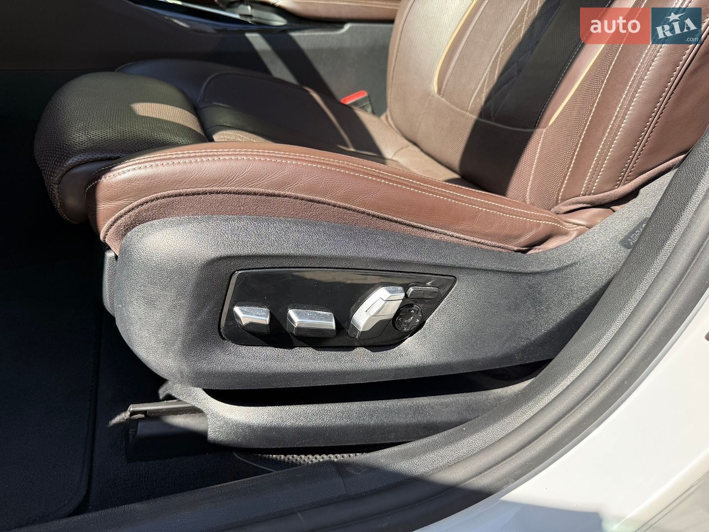 BMW 6 Series GT 2018 VIN WBAJW810X0BK59886 фото оголошення 13 з 147