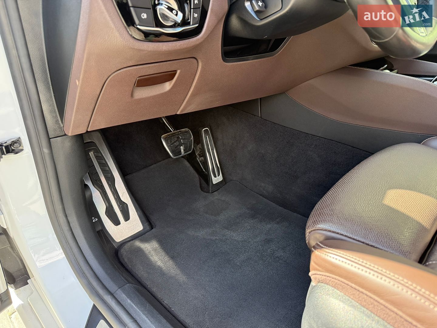 BMW 6 Series GT 2018 VIN WBAJW810X0BK59886 фото оголошення 14 з 147