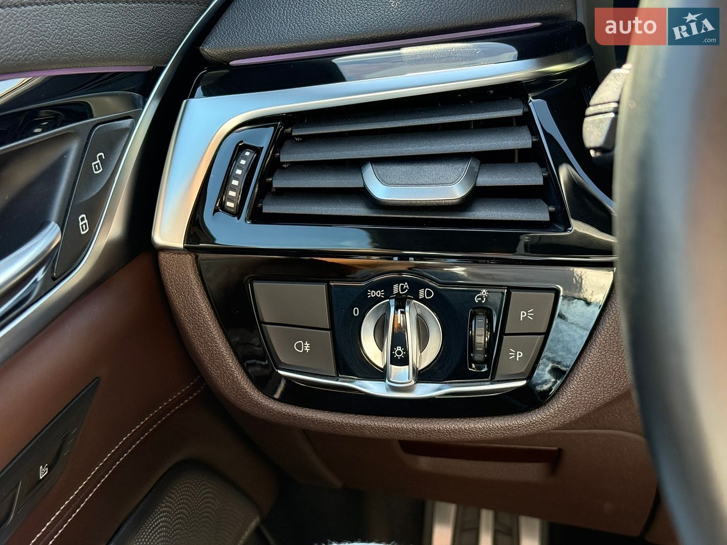 BMW 6 Series GT 2018 VIN WBAJW810X0BK59886 фото оголошення 26 з 147