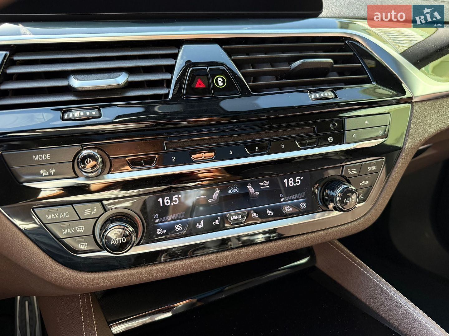 BMW 6 Series GT 2018 VIN WBAJW810X0BK59886 фото оголошення 35 з 147