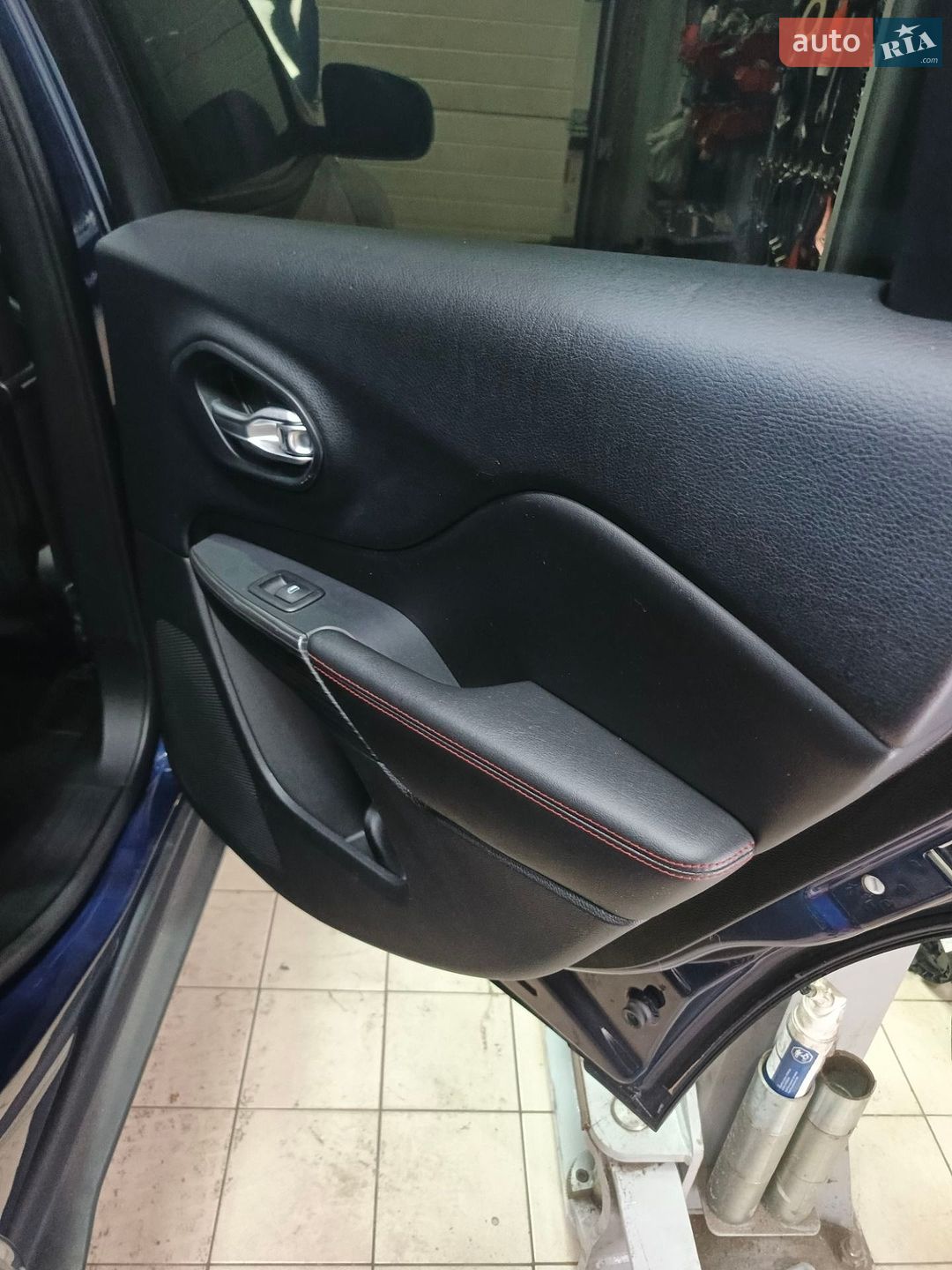 Jeep Cherokee 2016 VIN 1C4PJMBB2GW100111 фото оголошення 5 з 10