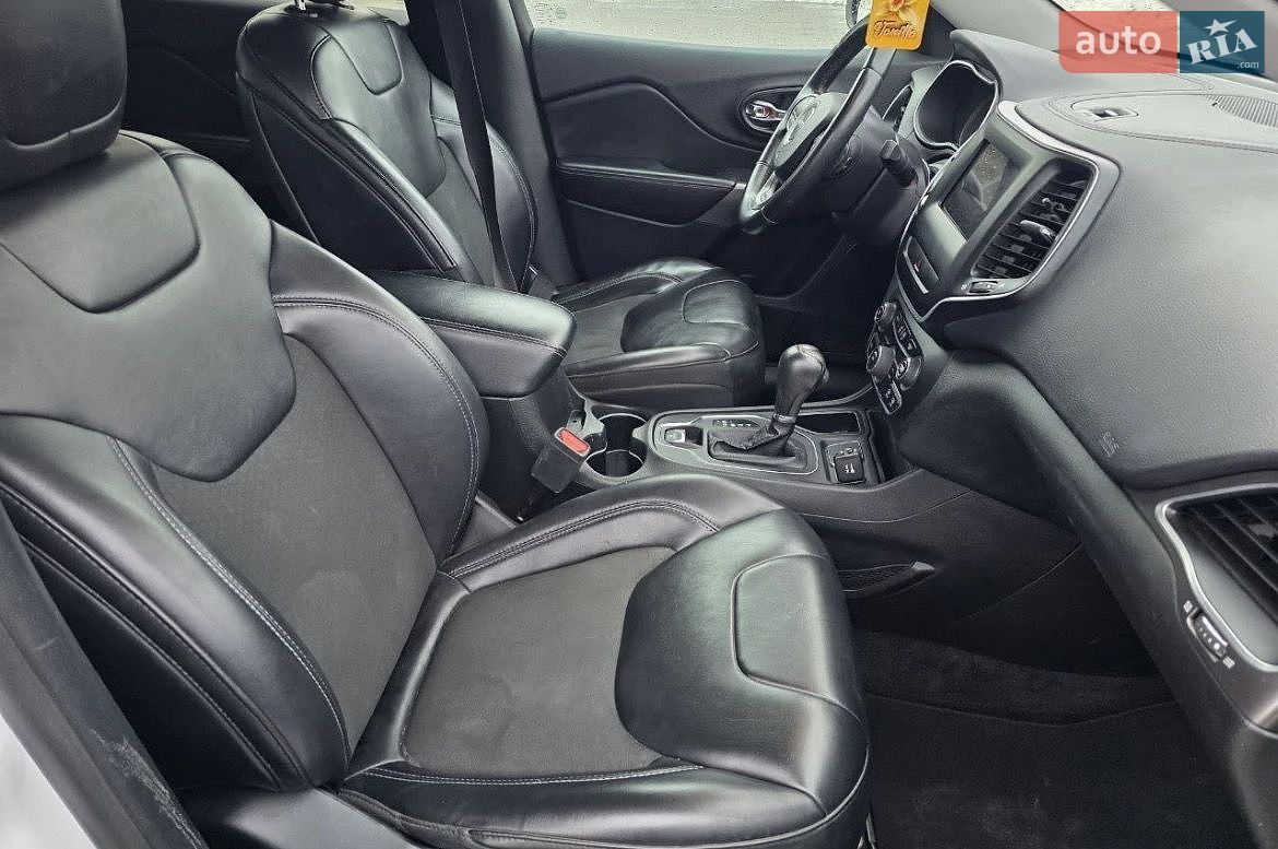 Jeep Cherokee 2019 VIN 1C4PJLLB0KD184233 фото оголошення 8 з 15