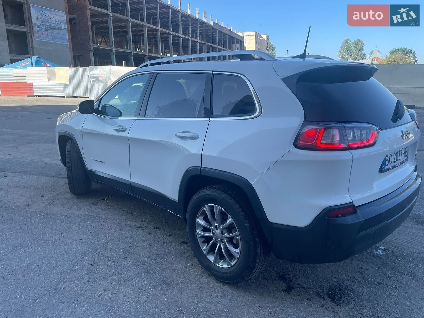 Jeep Cherokee 2019 VIN 1C4PJLLB0KD184233 фото оголошення 4 з 15