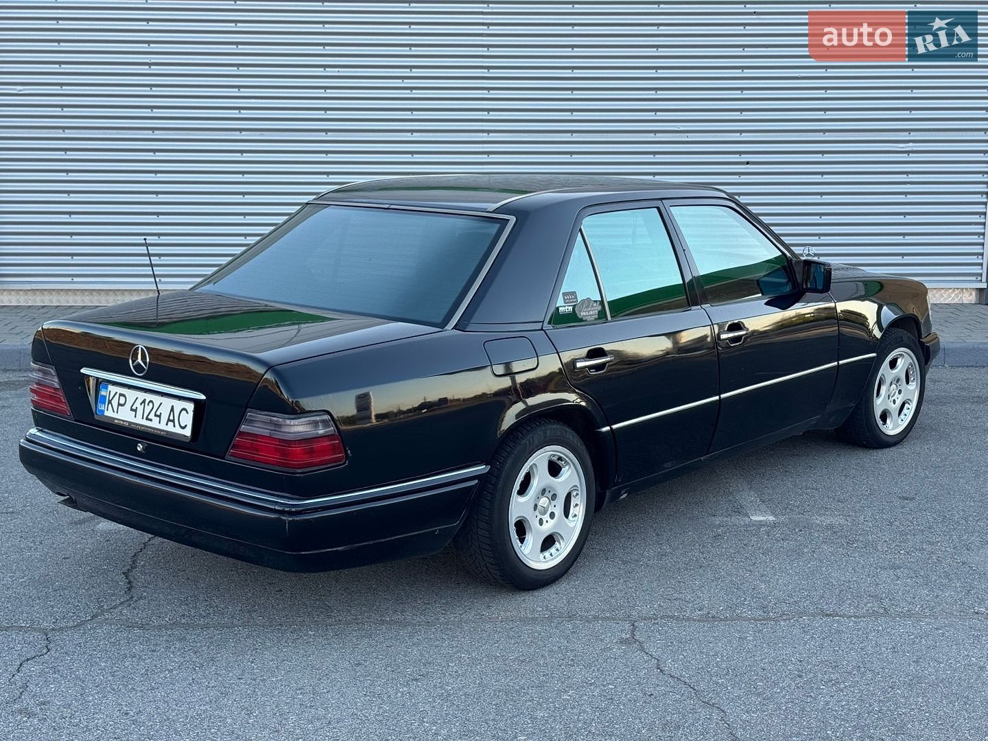 Mercedes-Benz E-Class 1994 VIN WDB1240281C041490 фото оголошення 2 з 9