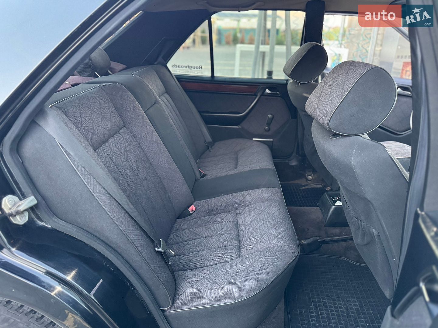 Mercedes-Benz E-Class 1994 VIN WDB1240281C041490 фото оголошення 7 з 9