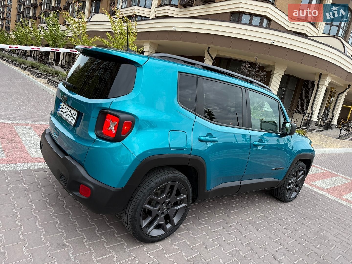 Jeep Renegade 2021 VIN ZACNJCBBXMPM63487 фото оголошення 3 з 60
