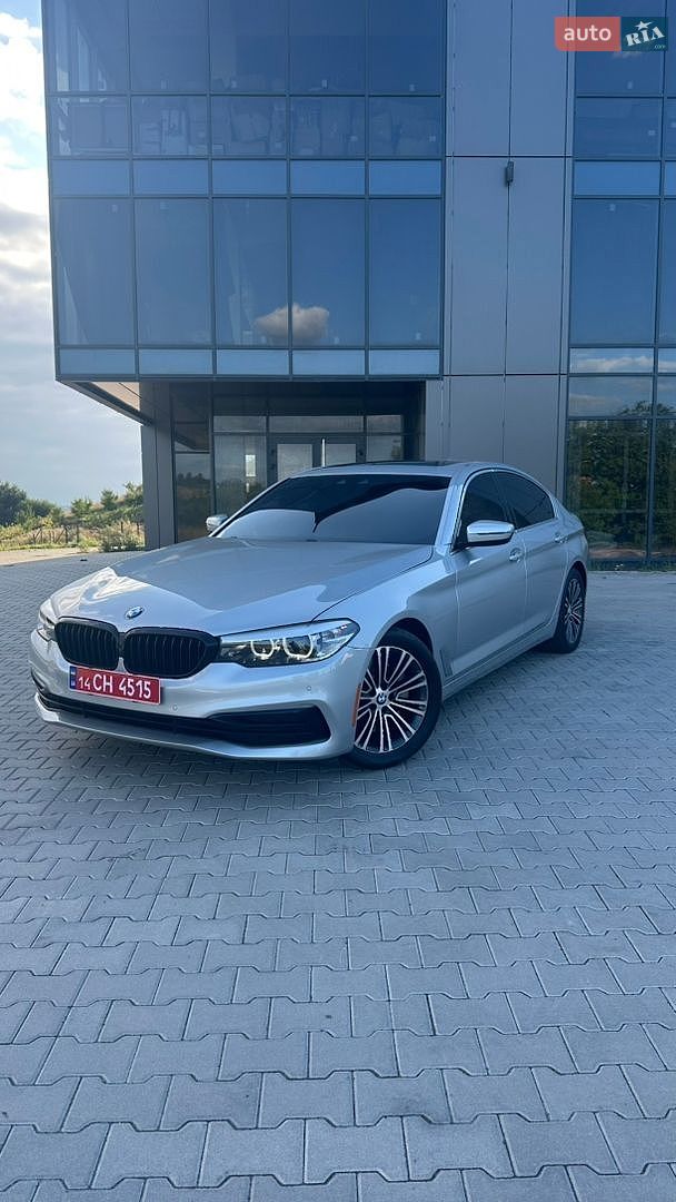 BMW 5 Series 2018 VIN WBAJA5C5XKWW08031 фото оголошення 2 з 18