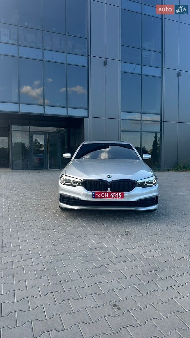BMW 5 Series 2018 VIN WBAJA5C5XKWW08031 фото оголошення 5 з 18