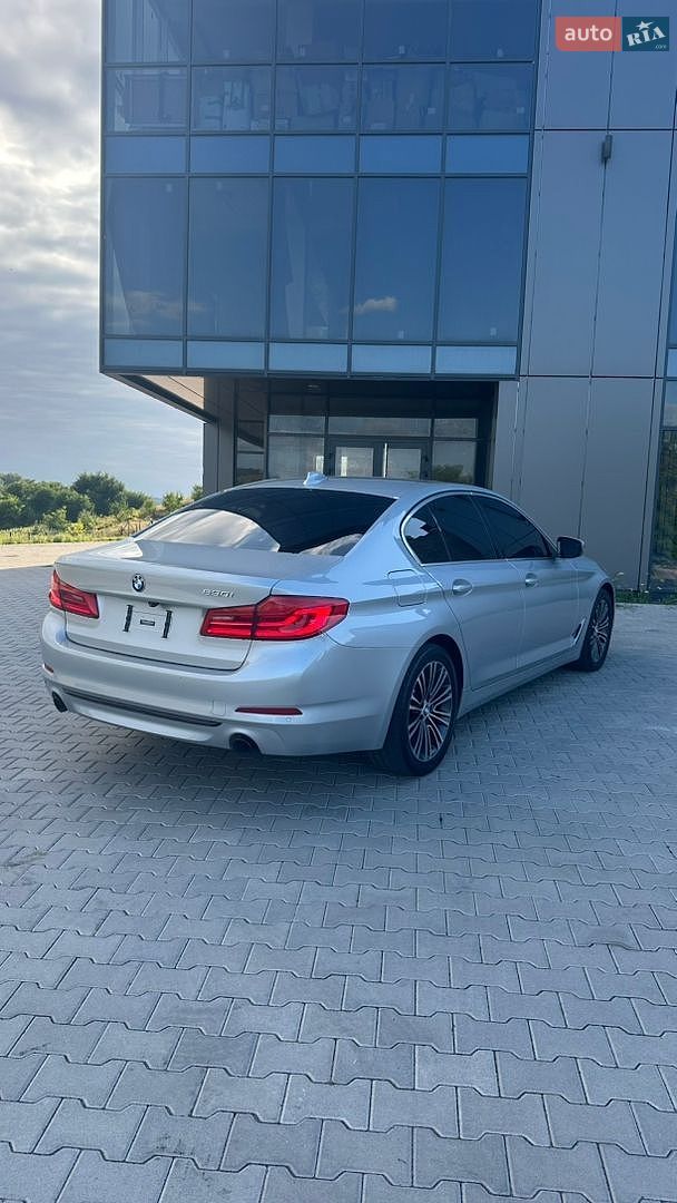 BMW 5 Series 2018 VIN WBAJA5C5XKWW08031 фото оголошення 6 з 18