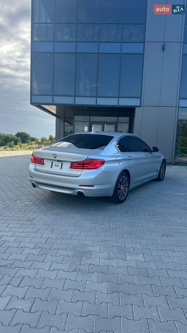 BMW 5 Series 2018 VIN WBAJA5C5XKWW08031 фото оголошення 8 з 18