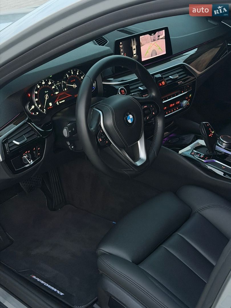 BMW 5 Series 2018 VIN WBAJA5C5XKWW08031 фото оголошення 12 з 18