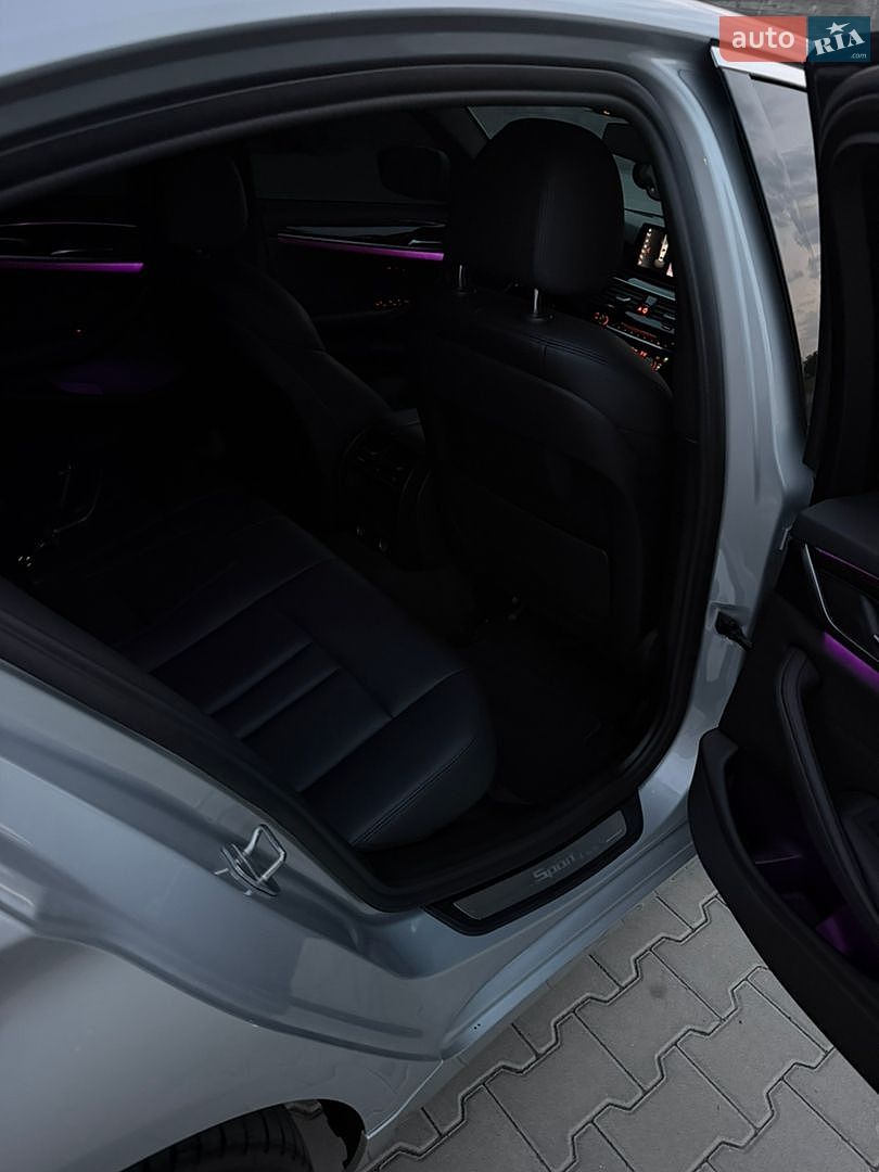 BMW 5 Series 2018 VIN WBAJA5C5XKWW08031 фото оголошення 15 з 18
