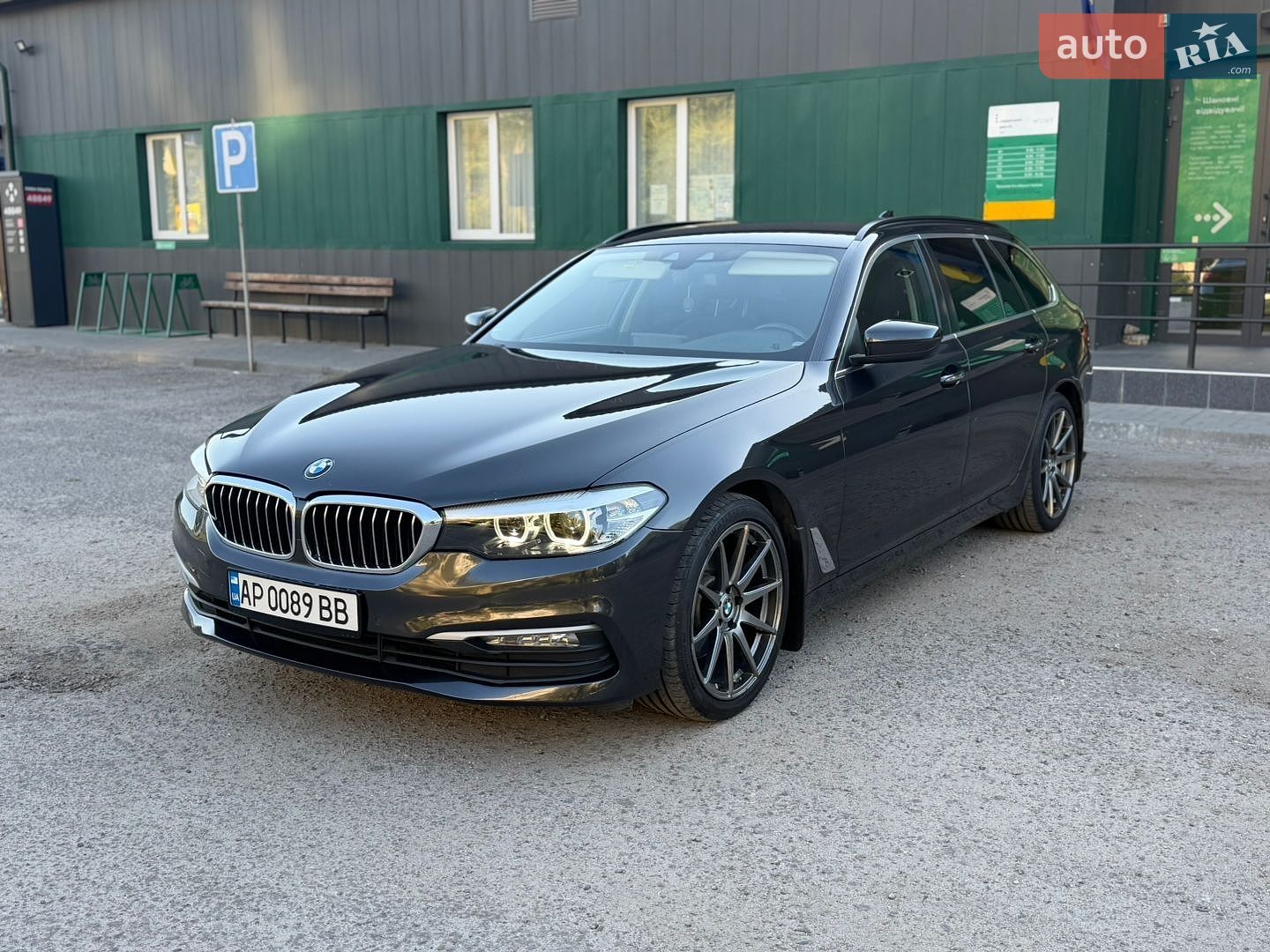 BMW 5 Series 2018 VIN WBAJM71060B268861 фото оголошення 2 з 46