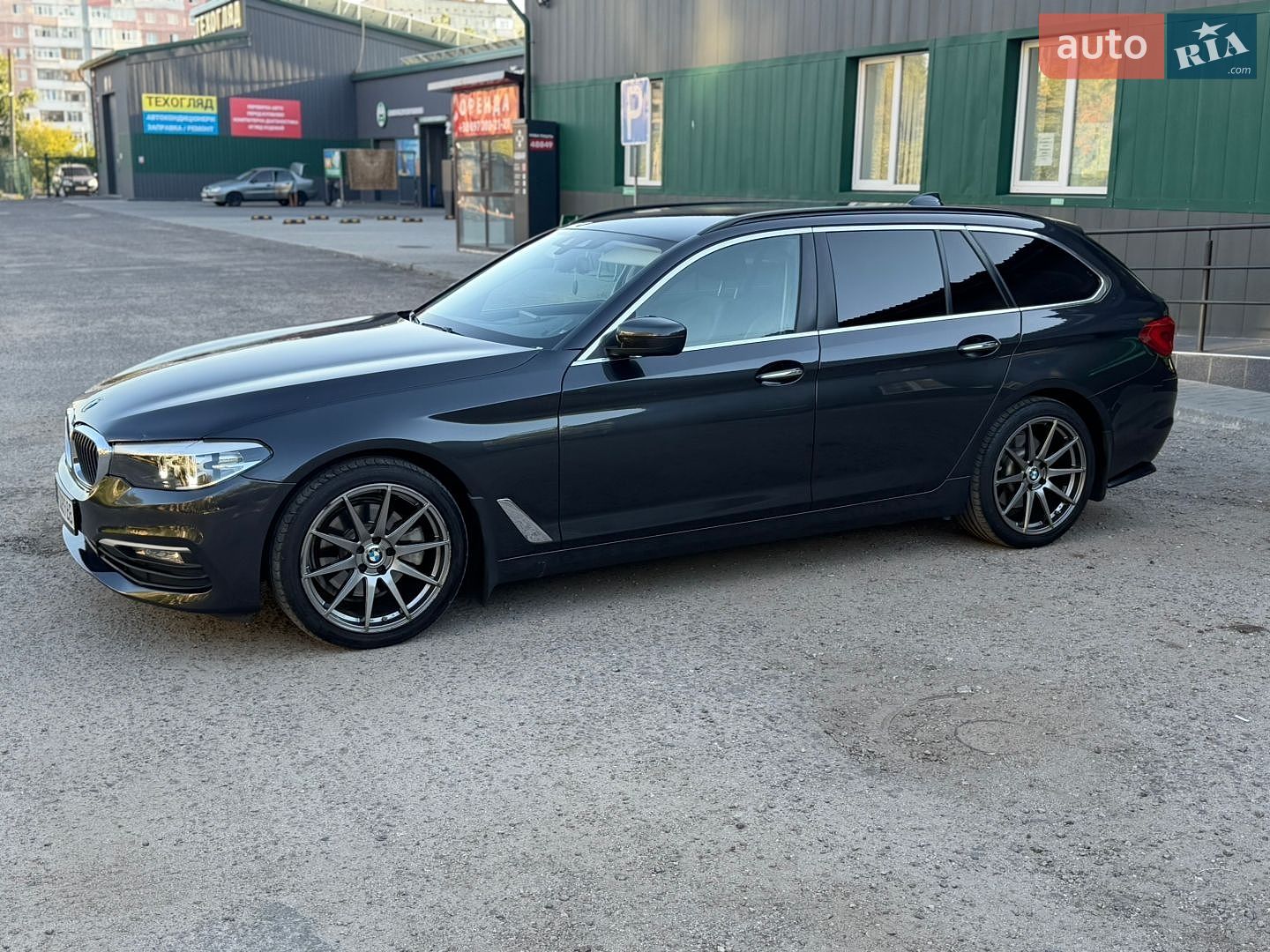 BMW 5 Series 2018 VIN WBAJM71060B268861 фото оголошення 4 з 46