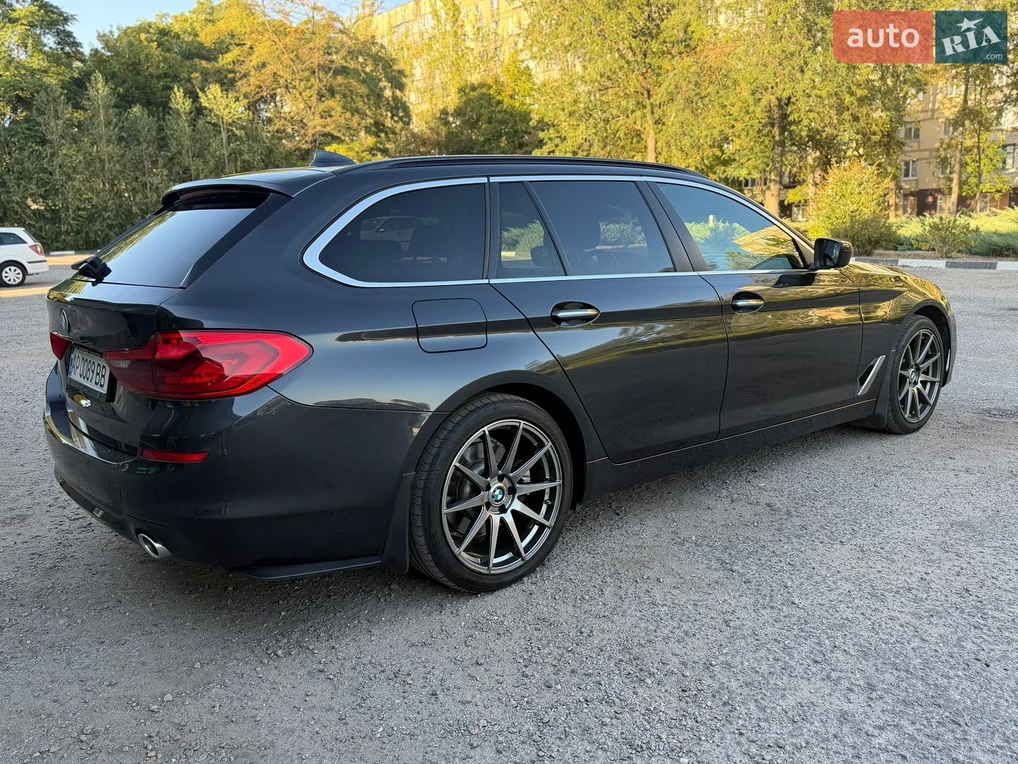 BMW 5 Series 2018 VIN WBAJM71060B268861 фото оголошення 16 з 46
