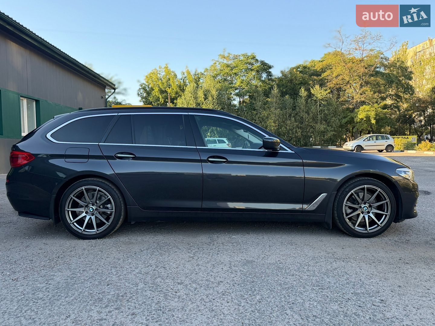 BMW 5 Series 2018 VIN WBAJM71060B268861 фото оголошення 17 з 46