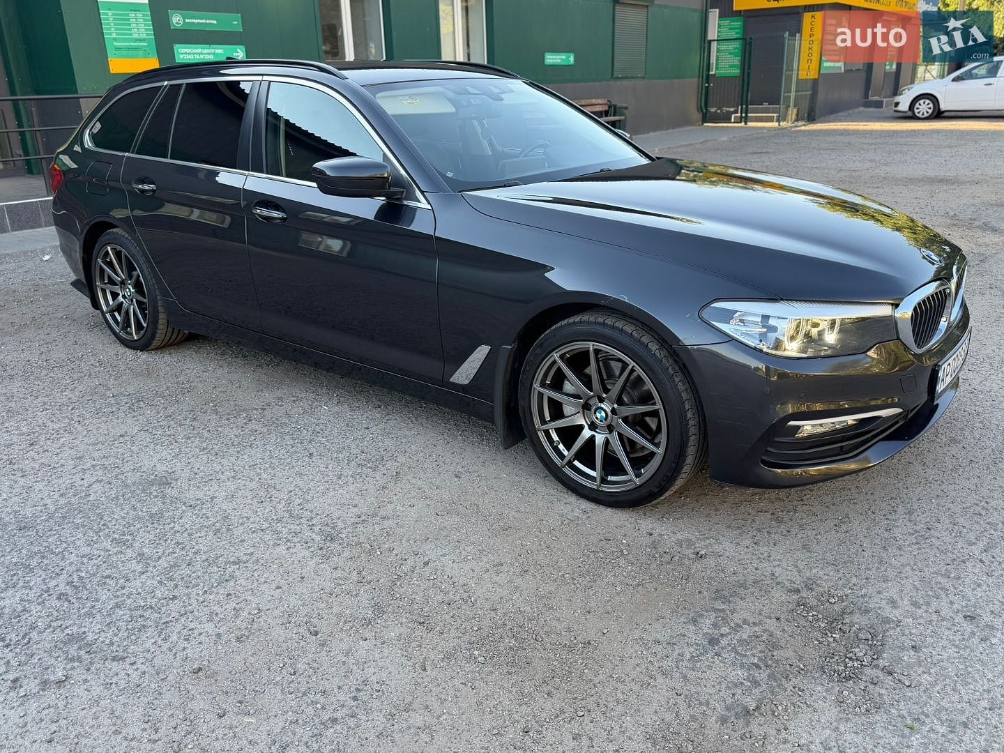 BMW 5 Series 2018 VIN WBAJM71060B268861 фото оголошення 18 з 46