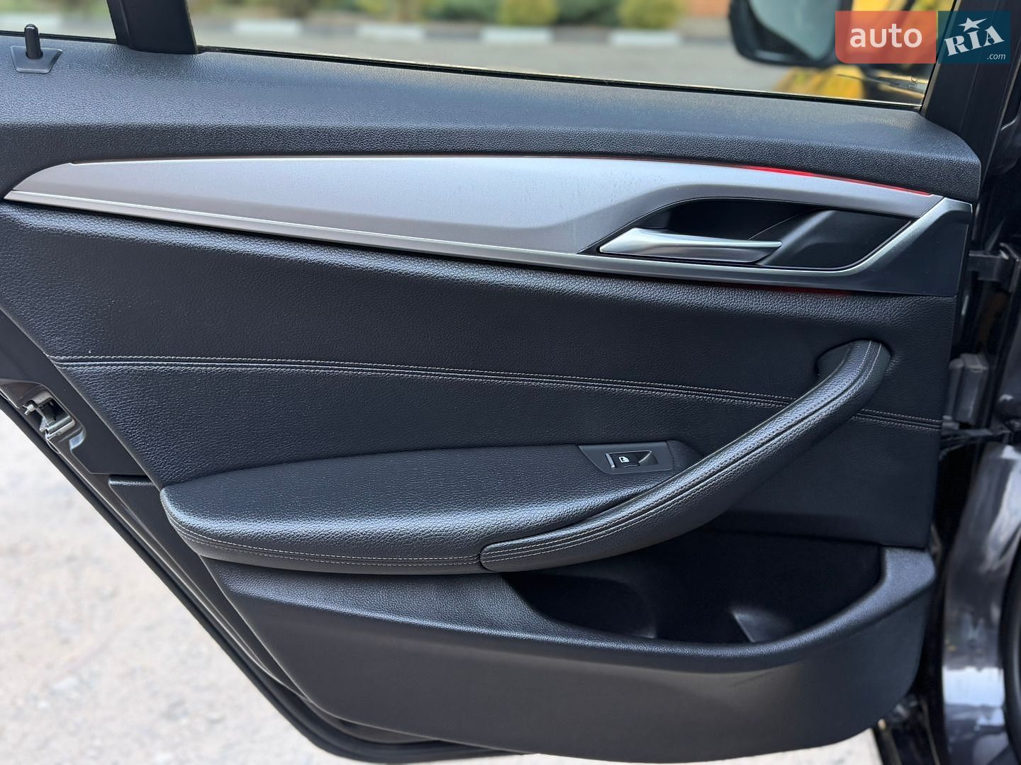 BMW 5 Series 2018 VIN WBAJM71060B268861 фото оголошення 32 з 46