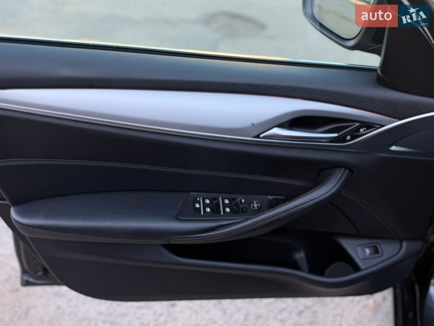 BMW 5 Series 2018 VIN WBAJM71060B268861 фото оголошення 36 з 46