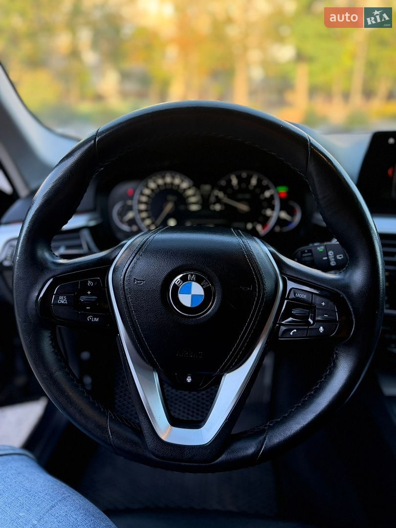BMW 5 Series 2018 VIN WBAJM71060B268861 фото оголошення 38 з 46