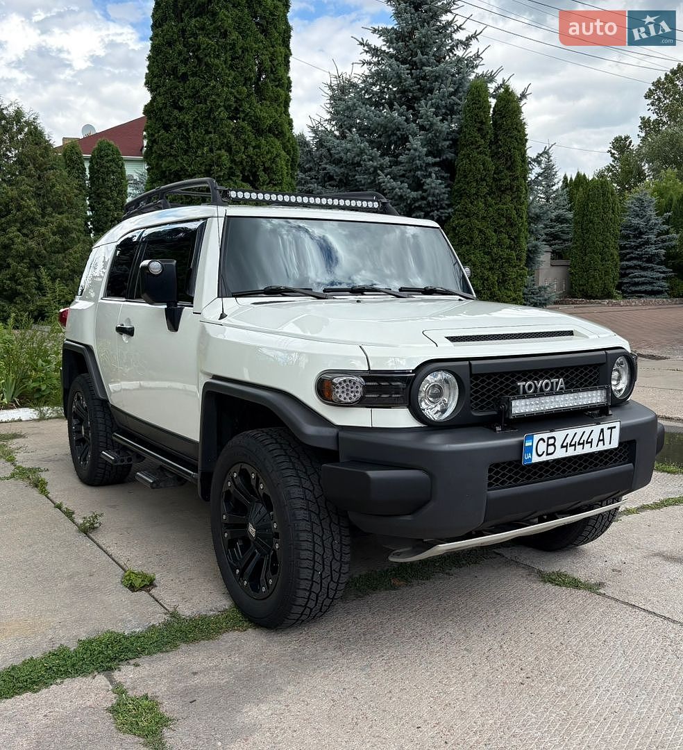 Toyota FJ Cruiser 2008 VIN JTEBU11F88K037802 фото оголошення 3 з 29