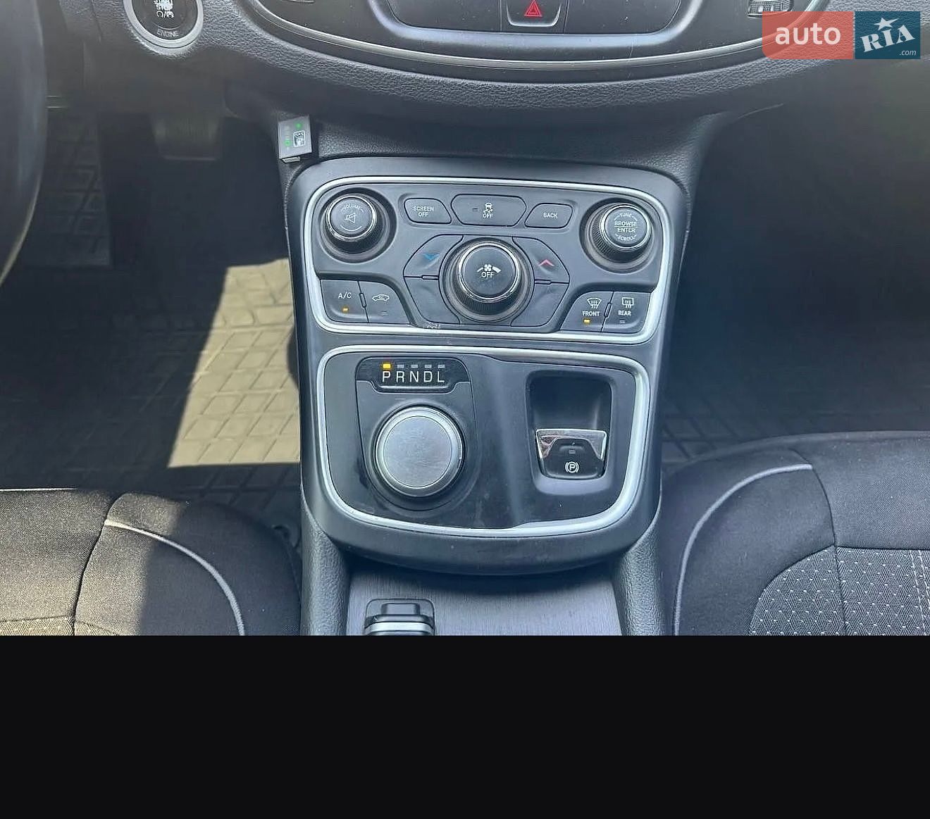 Chrysler 200 2014 VIN 1C3CCCAB9FN641895 фото оголошення 7 з 10