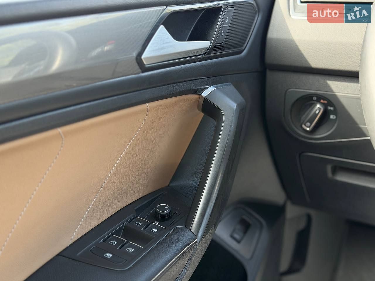 Volkswagen Tiguan 2021 VIN 3VV2B7AX4NM039395 фото оголошення 9 з 17