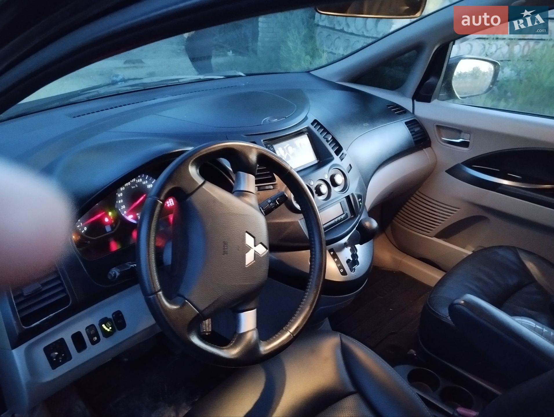Mitsubishi Grandis 2005 VIN JMBLRNA4W6Z001118 фото оголошення 6 з 33