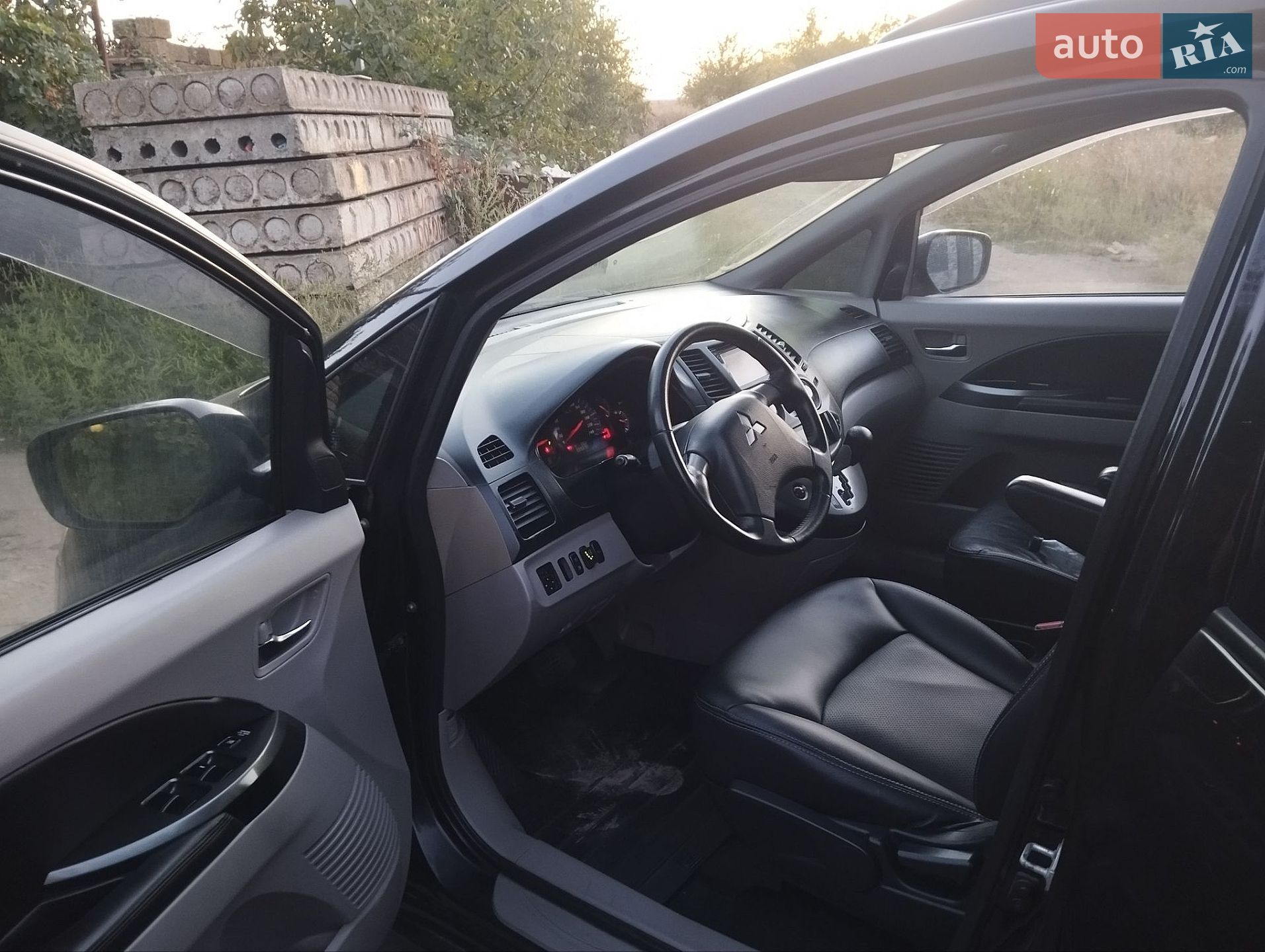 Mitsubishi Grandis 2005 VIN JMBLRNA4W6Z001118 фото оголошення 19 з 33