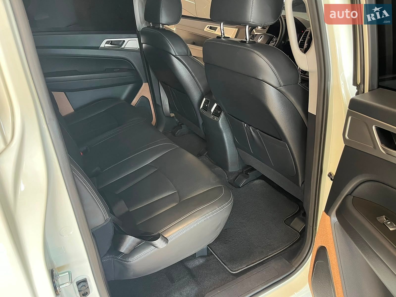 SsangYong Rexton Sports 2018 VIN KPADA4ME1KP023447 фото оголошення 17 з 25