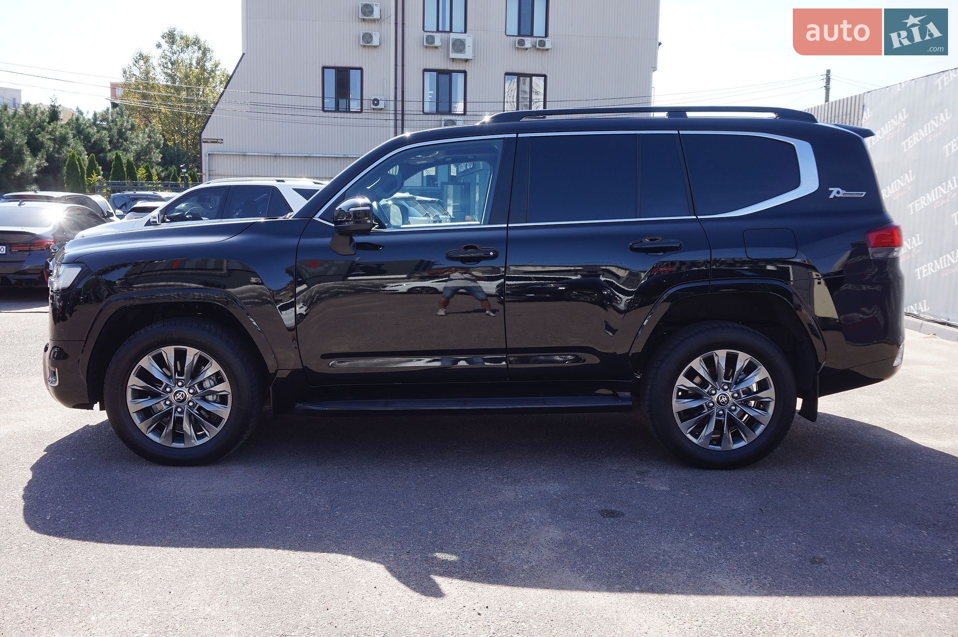 Toyota Land Cruiser 2022 VIN JTMAAABJ504010304 фото оголошення 8 з 76