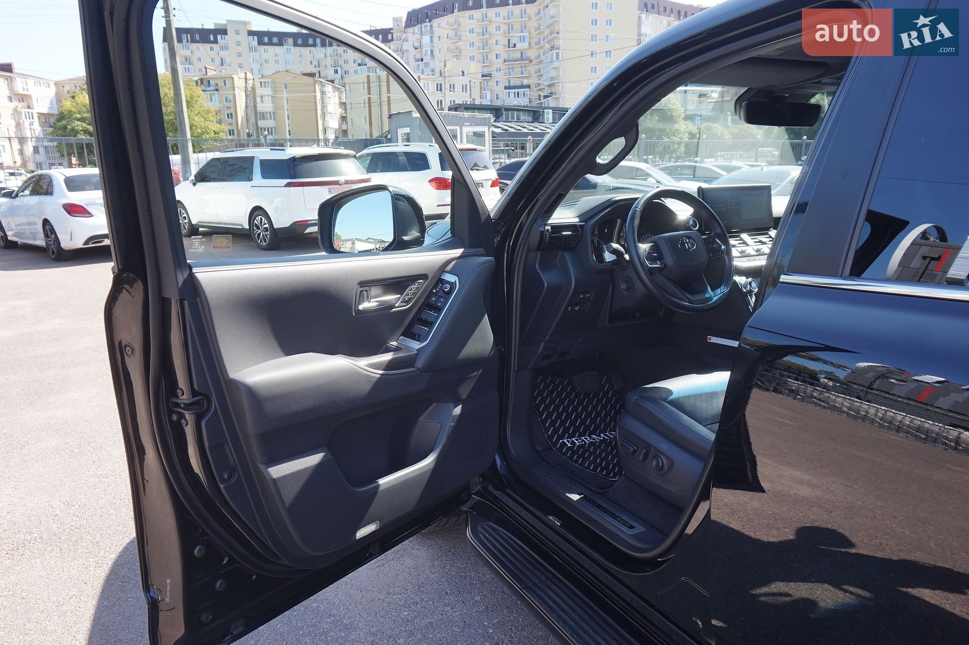 Toyota Land Cruiser 2022 VIN JTMAAABJ504010304 фото оголошення 17 з 76