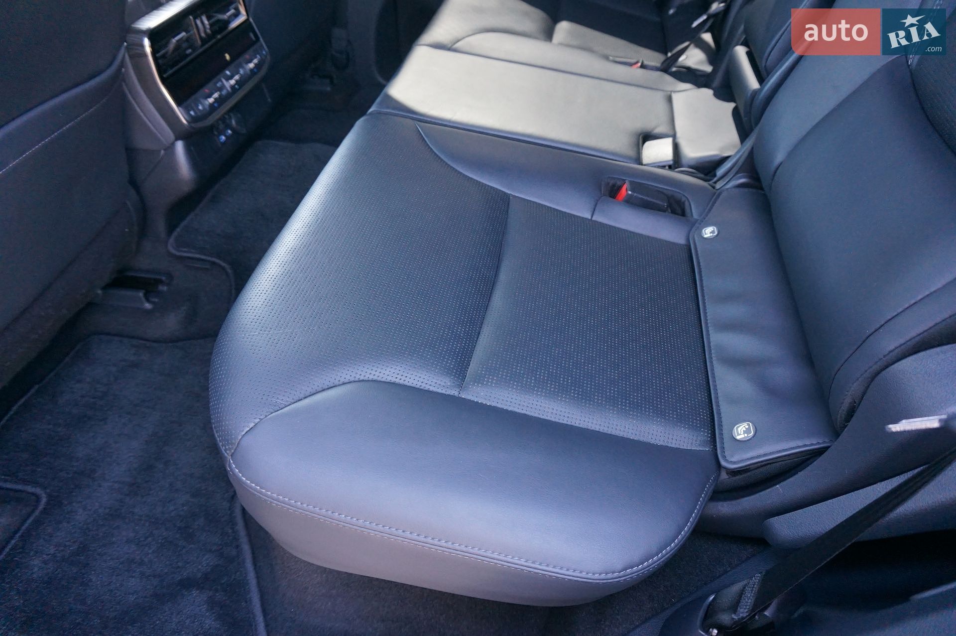 Toyota Land Cruiser 2022 VIN JTMAAABJ504010304 фото оголошення 26 з 76