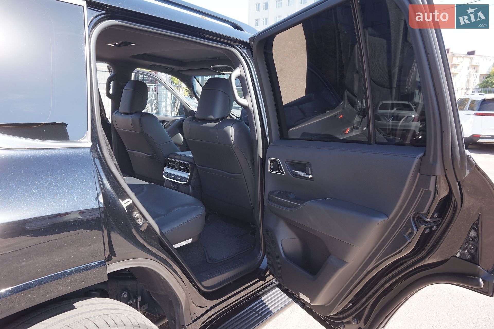 Toyota Land Cruiser 2022 VIN JTMAAABJ504010304 фото оголошення 27 з 76
