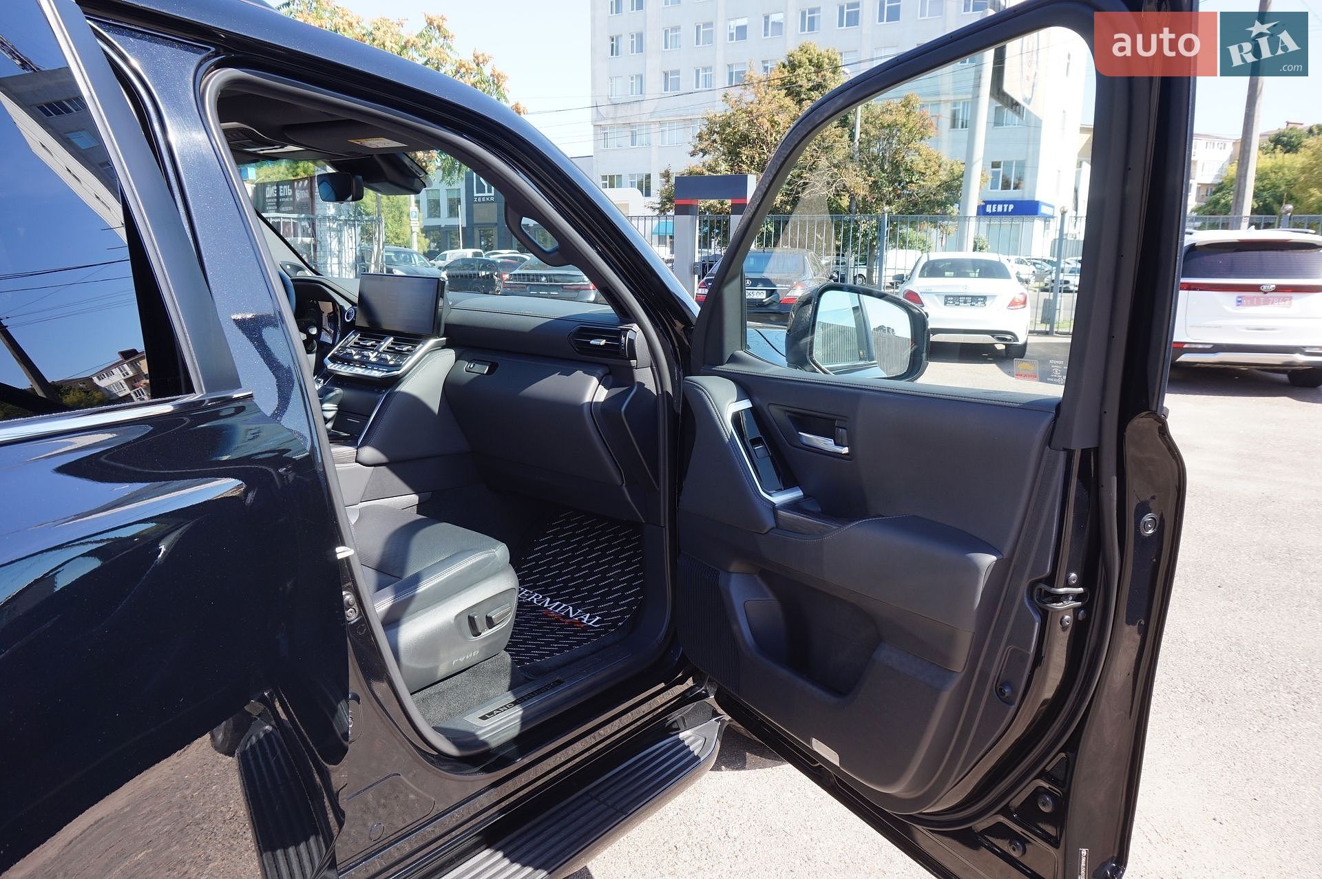 Toyota Land Cruiser 2022 VIN JTMAAABJ504010304 фото оголошення 31 з 76