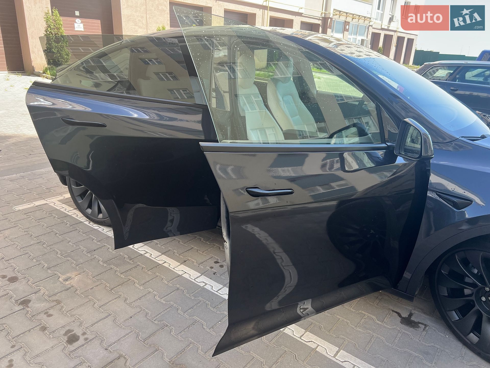 Tesla Model Y 2024 VIN 7SAYGDEE1RF080100 фото оголошення 6 з 29