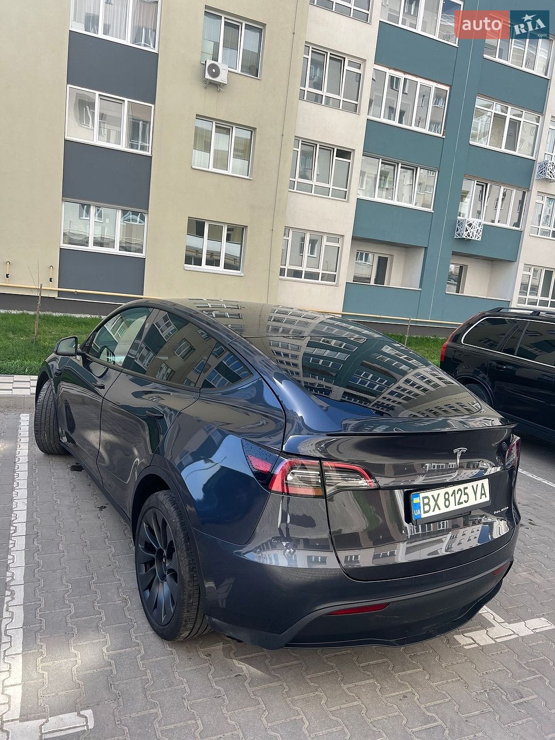 Tesla Model Y 2024 VIN 7SAYGDEE1RF080100 фото оголошення 9 з 29